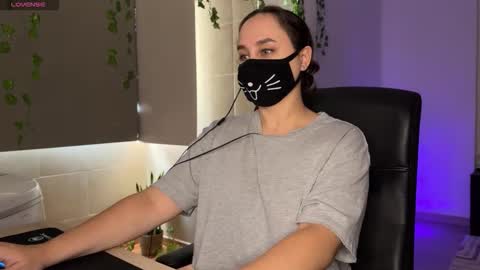 Snapshot of lemi_peachy chatting on October 15, 9:43 am Lemi online show from October 15, 9:43 am