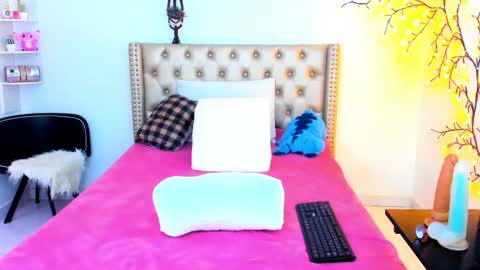 Lena  online show from November 19, 3:00 pm