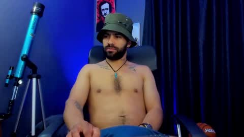 Leo  Diaz online show from February 8, 3:30 am