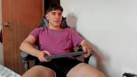 Snapshot of leo_jones389 chatting on December 9, 9:48 pm Leo Jones online show from December 9, 9:48 pm