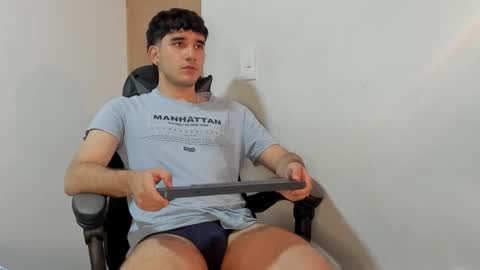 Snapshot of leo_jones389 chatting on December 12, 1:21 am Leo Jones online show from December 12, 1:21 am