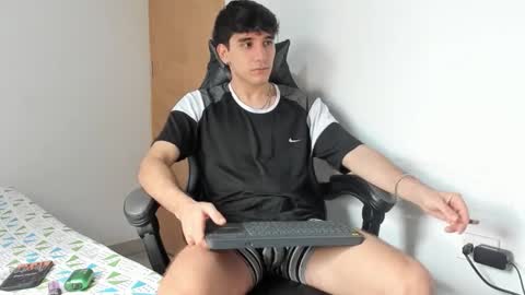 Snapshot of leo_jones389 chatting on October 1, 6:18 pm Leo Jones online show from October 1, 6:18 pm