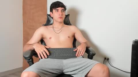 Leo Jones online show from February 9, 10:45 pm