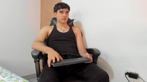 Snapshot of leo_jones389 chatting on February 5, 6:26 pm Leo Jones online show from February 5, 6:26 pm