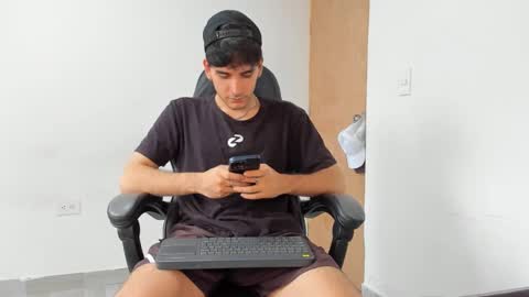 Snapshot of leo_jones389 chatting on March 1, 9:04 pm Leo Jones online show from March 1, 9:04 pm