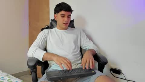 Snapshot of leo_jones389 chatting on January 17, 10:23 pm Leo Jones online show from January 17, 10:23 pm
