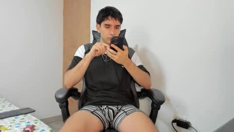 Snapshot of leo_jones389 chatting on March 12, 12:04 pm Leo Jones online show from March 12, 12:04 pm