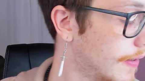 Leo online show from November 10, 9:28 pm