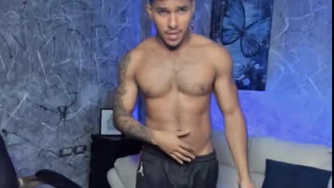 Leo independent model online show from February 3, 2:53 am