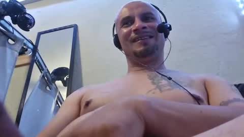 leonar0101 online show from December 11, 4:28 am