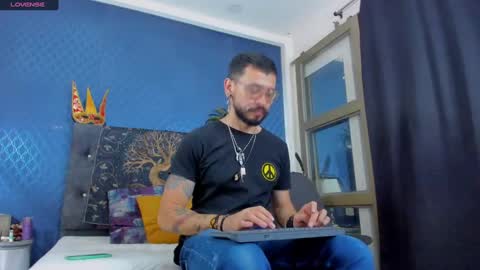 Snapshot of leondevereda_ chatting on February 7, 11:03 pm Len online show from February 7, 11:03 pm