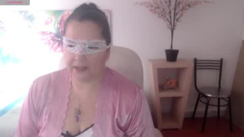 leonela   online show from February 22, 7:25 pm