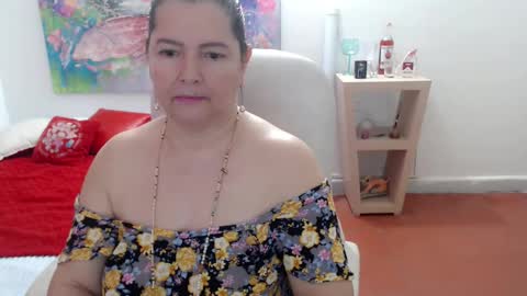 leonela   online show from December 5, 4:01 am