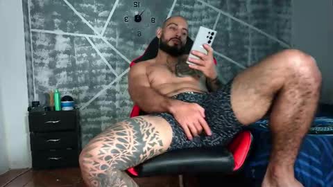 Snapshot of leonidas_k18 chatting on October 4, 4:54 am ANDRES online show from October 4, 4:54 am