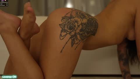 Leora online show from February 4, 8:17 pm