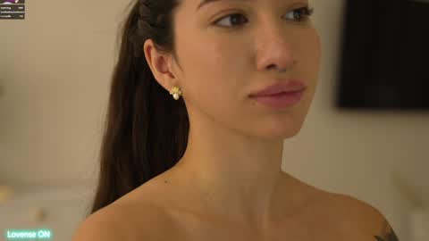 Leora online show from February 7, 7:59 pm