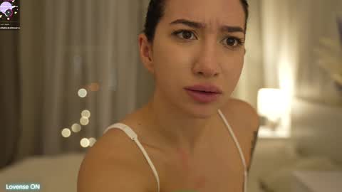 Leora online show from March 11, 8:09 pm