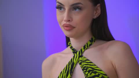 Snapshot of lesaismore chatting on February 19, 2:55 pm Jessie online show from February 19, 2:55 pm
