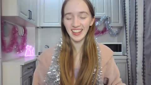  LESLIE   online show from December 24, 10:06 pm