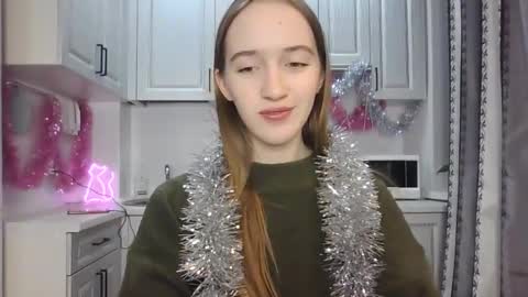  LESLIE   online show from December 21, 8:10 pm