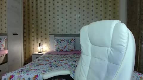 Snapshot of leslie_secret chatting on September 28, 10:08 pm leslie_secret online show from September 28, 10:08 pm