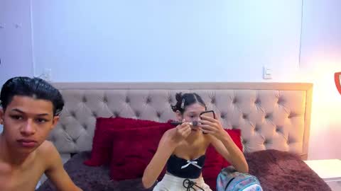 L E S L E Y  AND  D R A K O online show from January 16, 10:52 pm