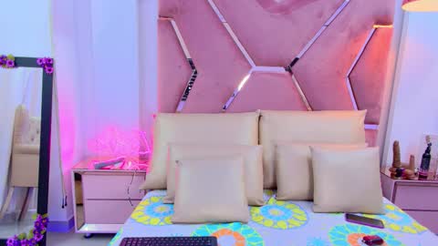 LeslieBush online show from January 8, 12:00 pm