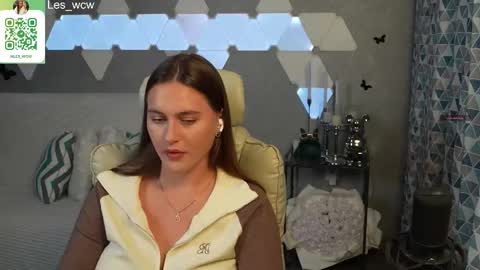 Snapshot of lesliekorfs chatting on September 18, 8:35 pm LeslieKorfs online show from September 18, 8:35 pm