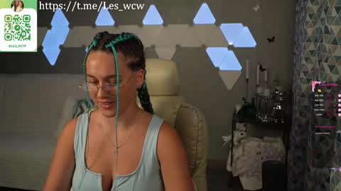 Snapshot of lesliekorfs chatting on October 4, 9:56 pm LeslieKorfs online show from October 4, 9:56 pm