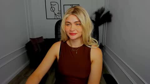 Snapshot of lesliemineg chatting on October 2, 1:10 pm lesliemineg online show from October 2, 1:10 pm