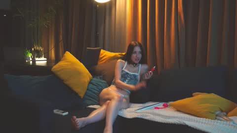 Snapshot of lessyluiz chatting on October 2, 2:21 am Hi my name is Lessy I am 18 years old. Im new here but I really like making new acquaintances online show from October 2, 2:21 am