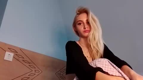 Snapshot of lesyawhite chatting on September 19, 12:20 pm lesyawhite online show from September 19, 12:20 pm