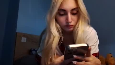 Snapshot of lesyawhite chatting on October 17, 11:25 am lesyawhite online show from October 17, 11:25 am