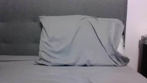 lets_play143 online show from October 27, 12:32 am