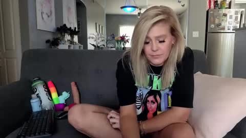 Snapshot of lexi_shocker chatting on September 12, 9:06 pm Lexi online show from September 12, 9:06 pm