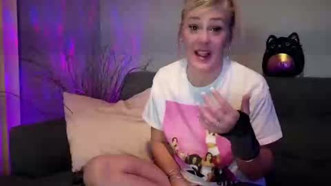 Snapshot of lexi_shocker chatting on September 26, 5:59 am Lexi online show from September 26, 5:59 am