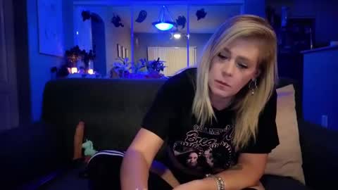 Snapshot of lexi_shocker chatting on September 25, 5:03 am Lexi online show from September 25, 5:03 am