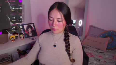 Lexie Thompson   8pm  0000am -5 online show from November 19, 12:54 am