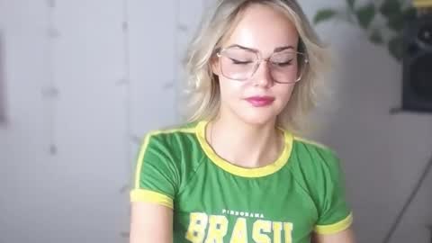 Lexie online show from January 9, 8:13 am