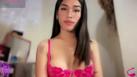 Snapshot of lexisdior chatting on October 6, 2:40 am Naturaly Born Goddess Ms. kendall online show from October 6, 2:40 am