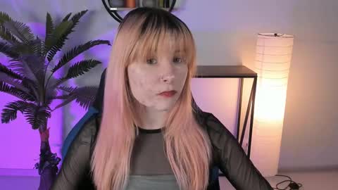 Snapshot of lexiwenford chatting on February 24, 9:00 am Lexi Wenford NO NUDE GODDESS online show from February 24, 9:00 am