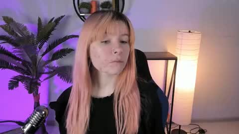 Snapshot of lexiwenford chatting on February 24, 2:51 am Lexi Wenford NO NUDE GODDESS online show from February 24, 2:51 am