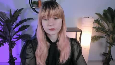 Snapshot of lexiwenford chatting on February 26, 2:52 am Lexi Wenford NO NUDE GODDESS online show from February 26, 2:52 am