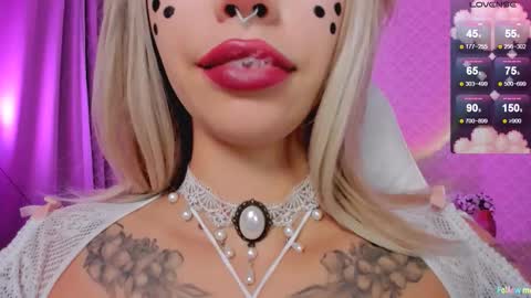 LEA online show from December 4, 3:33 pm