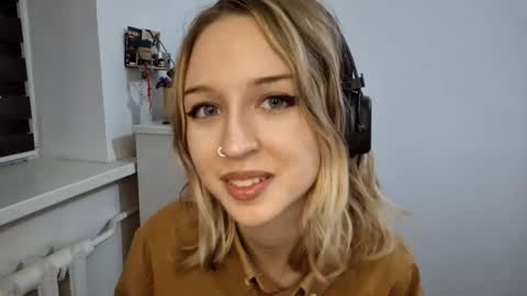 Mia online show from November 11, 11:12 am