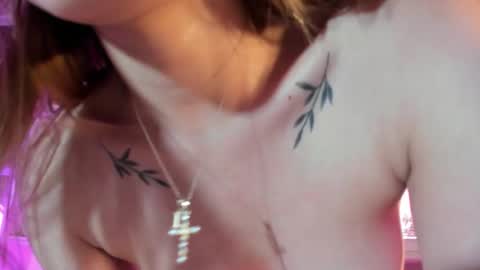 Snapshot of lezy_ chatting on September 12, 8:00 pm LEZY online show from September 12, 8:00 pm