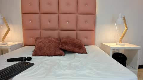 lhiamfitt online show from November 23, 9:35 pm