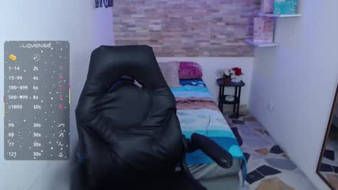 Snapshot of lia_glow chatting on September 27, 2:48 pm lia_glow online show from September 27, 2:48 pm