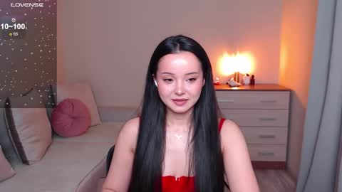 L I A online show from December 21, 5:52 pm