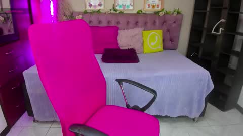 lia online show from December 1, 8:18 pm